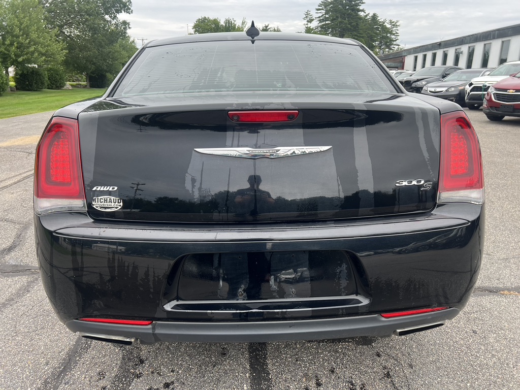 2016 Chrysler 300S