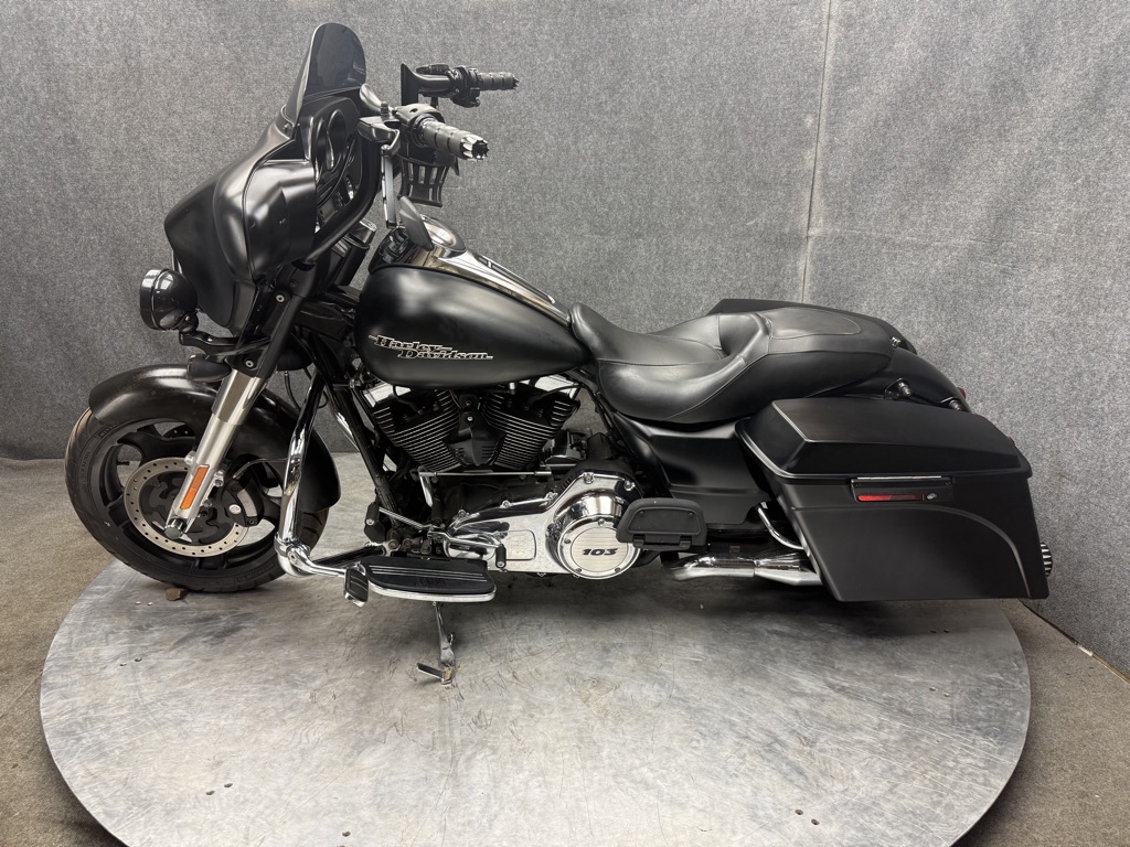 2013 Harley-Davidson FLHX