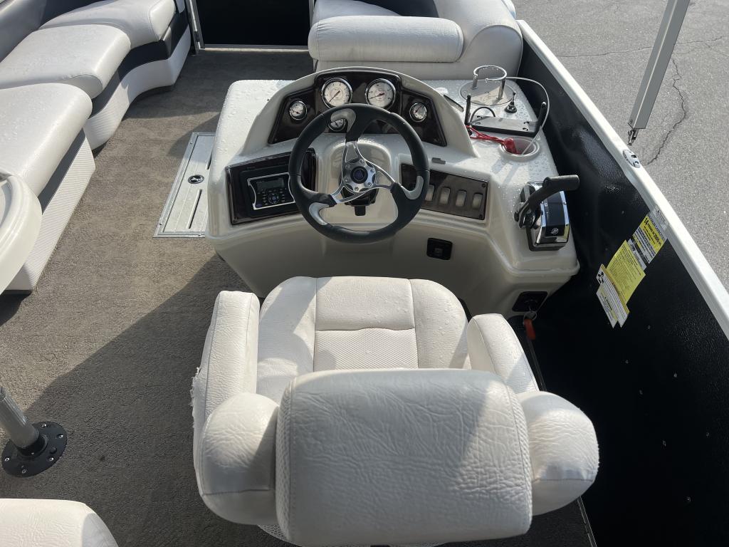 2012 Premier 221 Gemini