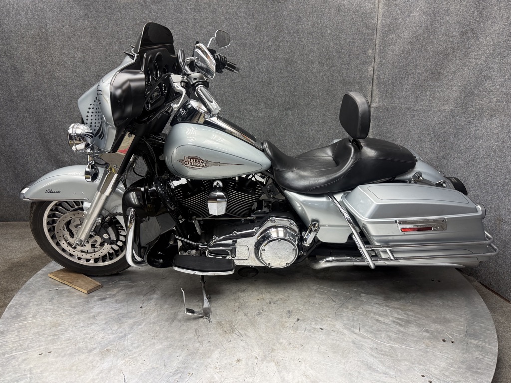 2011 Harley-Davidson FLHTCI