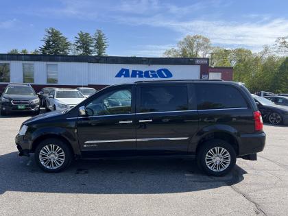 Thumbnail of salvage repairable 2015 Chrysler Town & Country for sale.