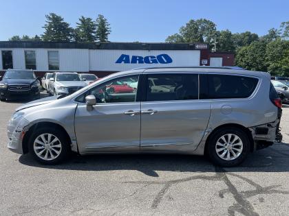 Thumbnail of salvage repairable 2018 Chrysler Pacifica for sale.