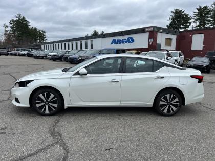 Thumbnail of salvage repairable 2022 Nissan Altima for sale.